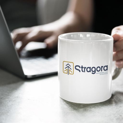 Profesionales discutiendo una estrategia de inversión